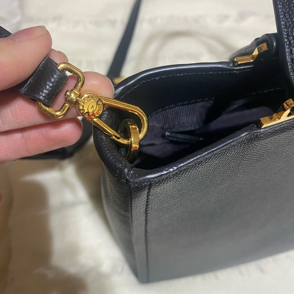 Furla in gold hardware 2 way with strap is removable - Picture 9 of 9
